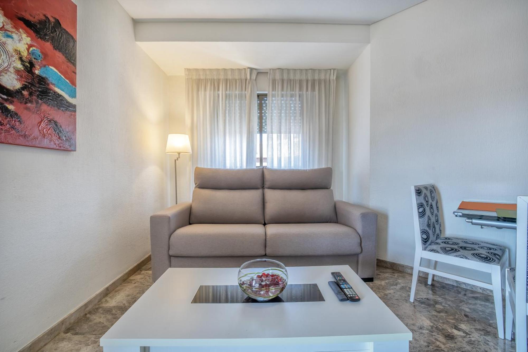 R & T Cordoba Center Apartamentos - Parking Exterior foto